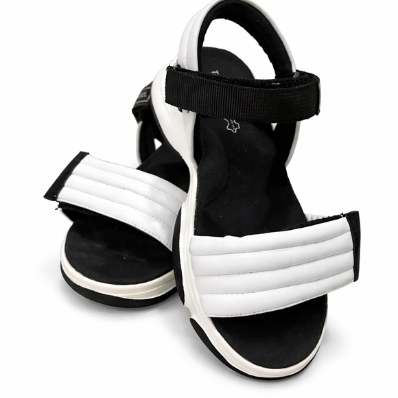 T-Taccardi Other - Kids Sport Sandals White Black Adjustable Strap Lightweight Size 2